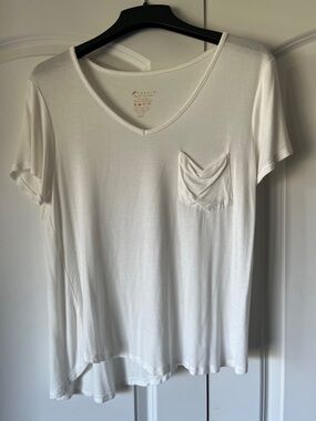Short Sleeve V-Neck Asymmetrical Pocket Tee in White